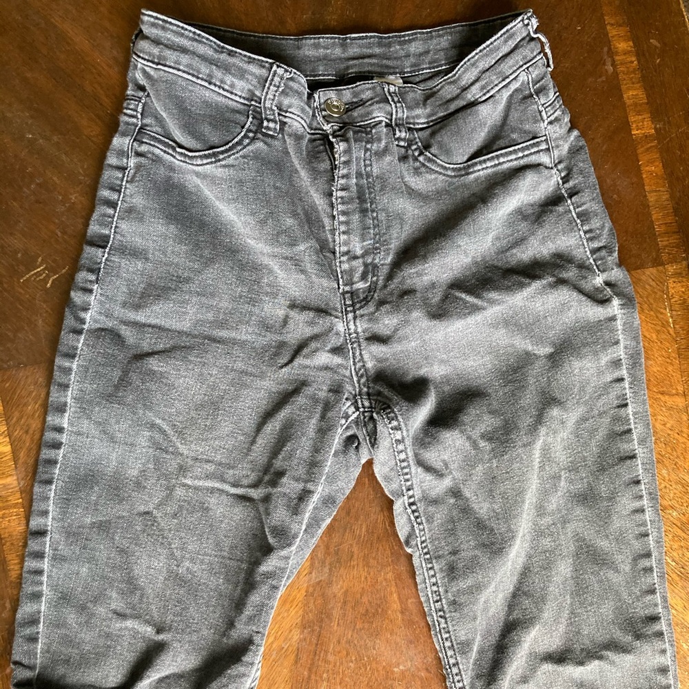 Grey skinnies